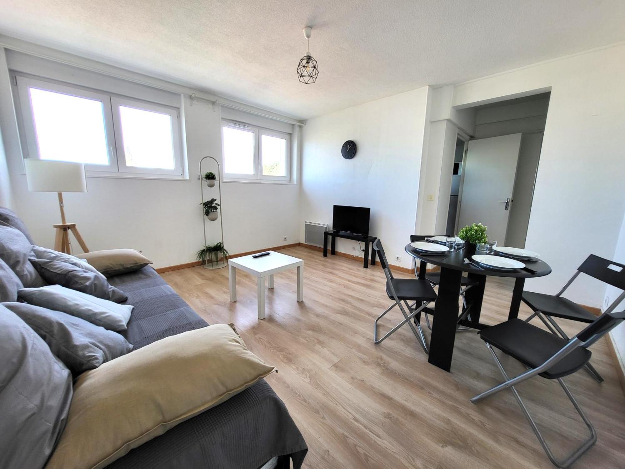 St-Quentin-En-Yvelines Plusieurs Appartements Avec Parking Трап Екстериор снимка