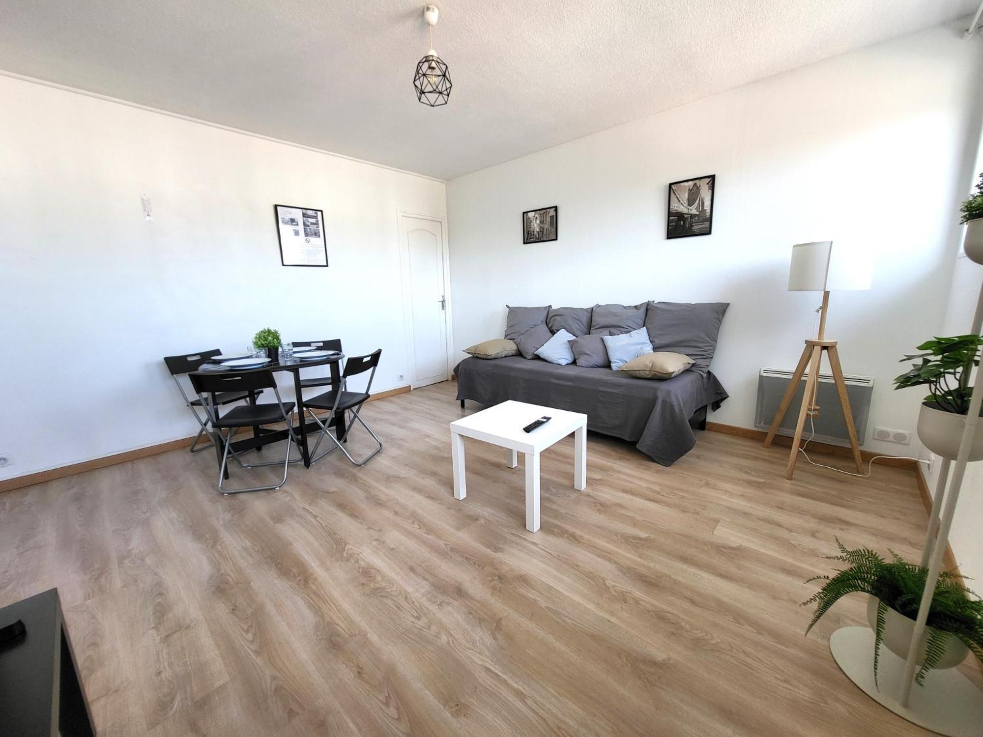 St-Quentin-En-Yvelines Plusieurs Appartements Avec Parking Трап Екстериор снимка