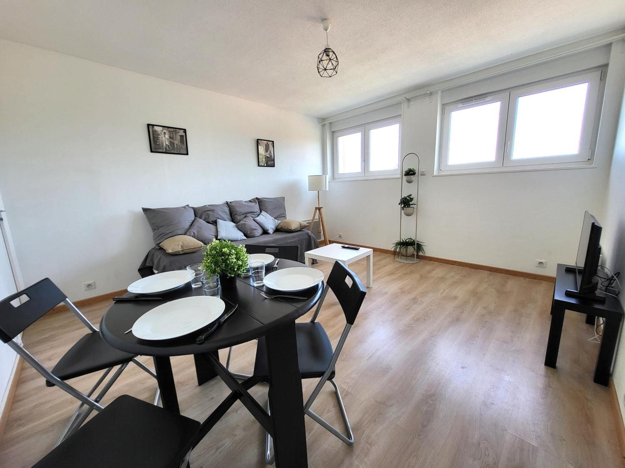 St-Quentin-En-Yvelines Plusieurs Appartements Avec Parking Трап Стая снимка