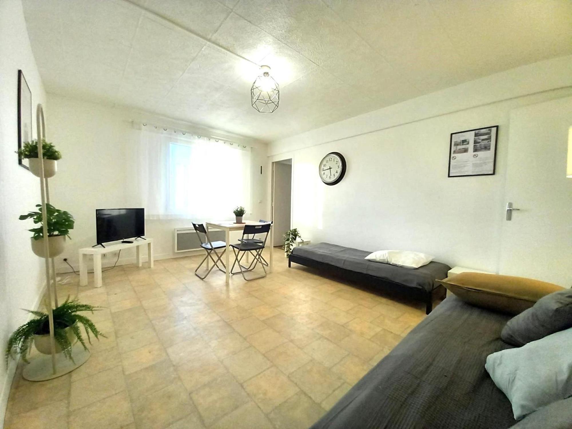 St-Quentin-En-Yvelines Plusieurs Appartements Avec Parking Трап Стая снимка