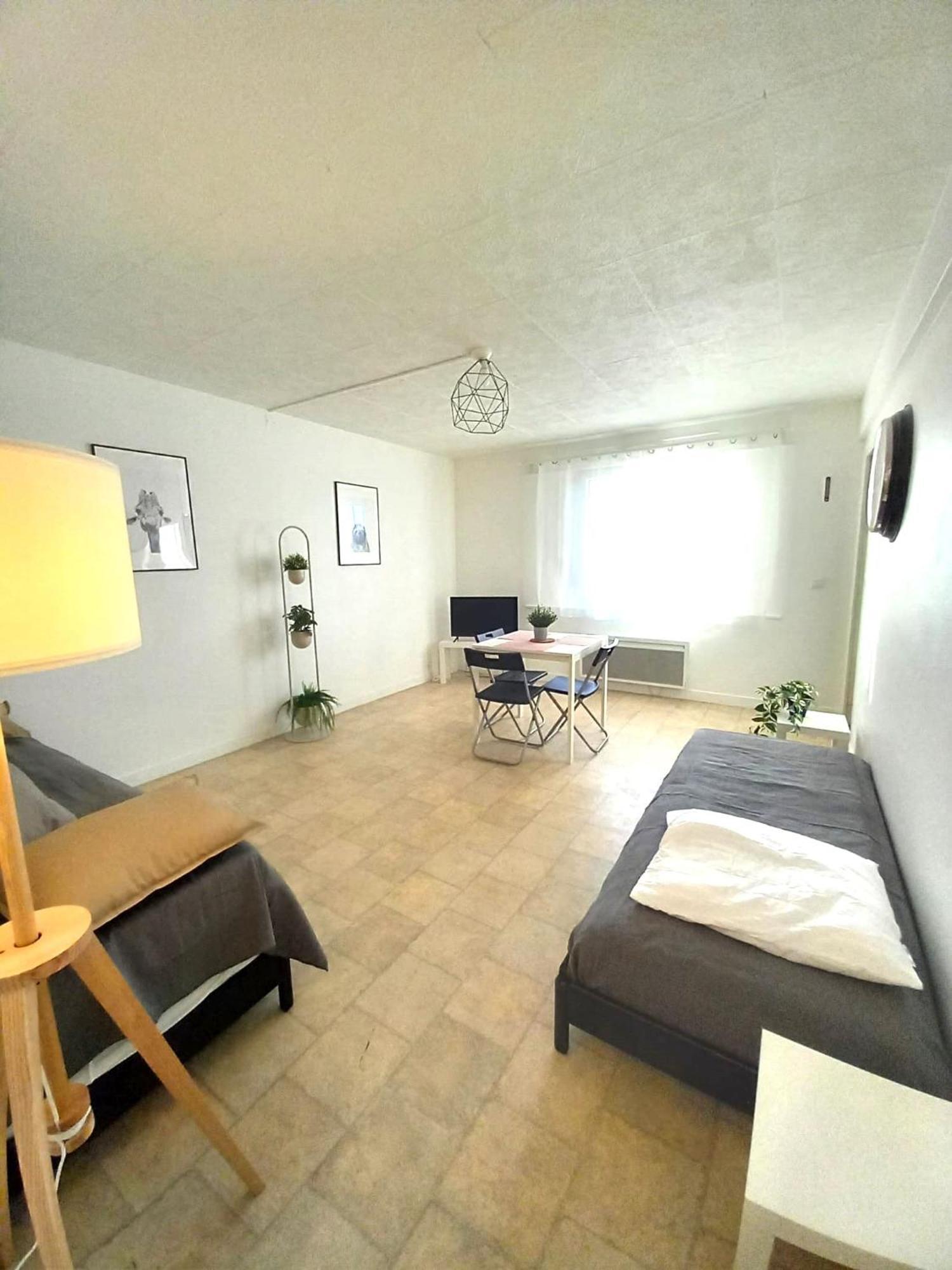 St-Quentin-En-Yvelines Plusieurs Appartements Avec Parking Трап Стая снимка