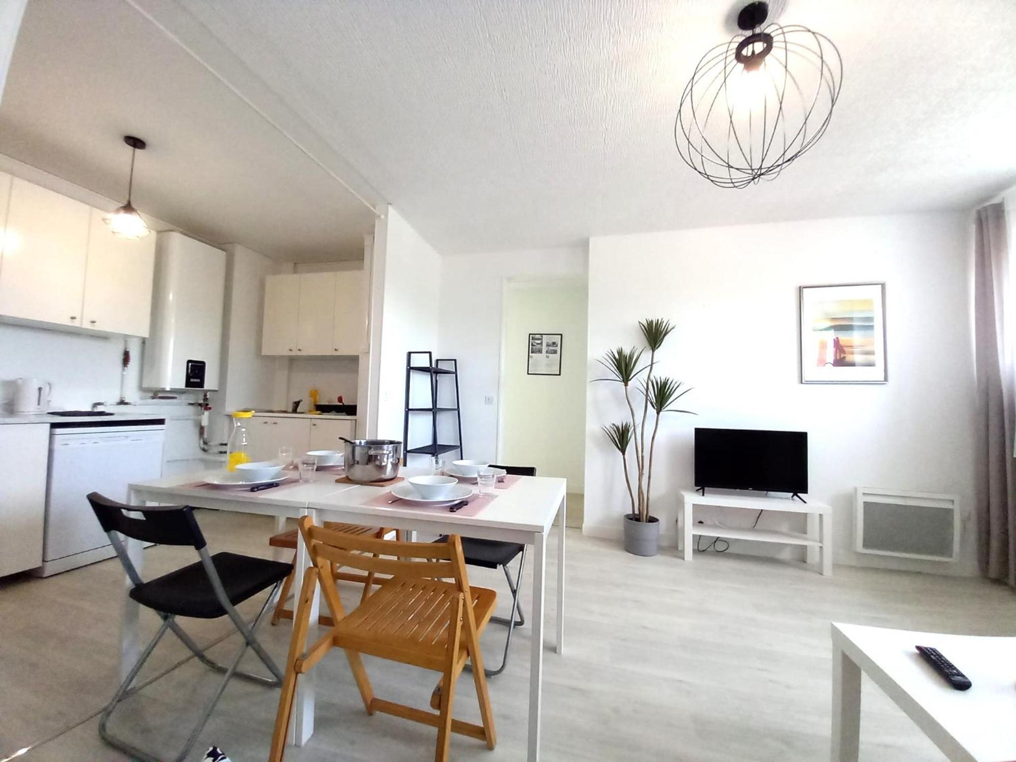 St-Quentin-En-Yvelines Plusieurs Appartements Avec Parking Трап Стая снимка